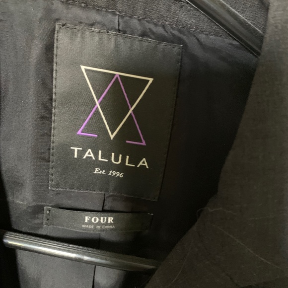 Aritzia blazer. NEW CONDITION - Picture 3 of 3